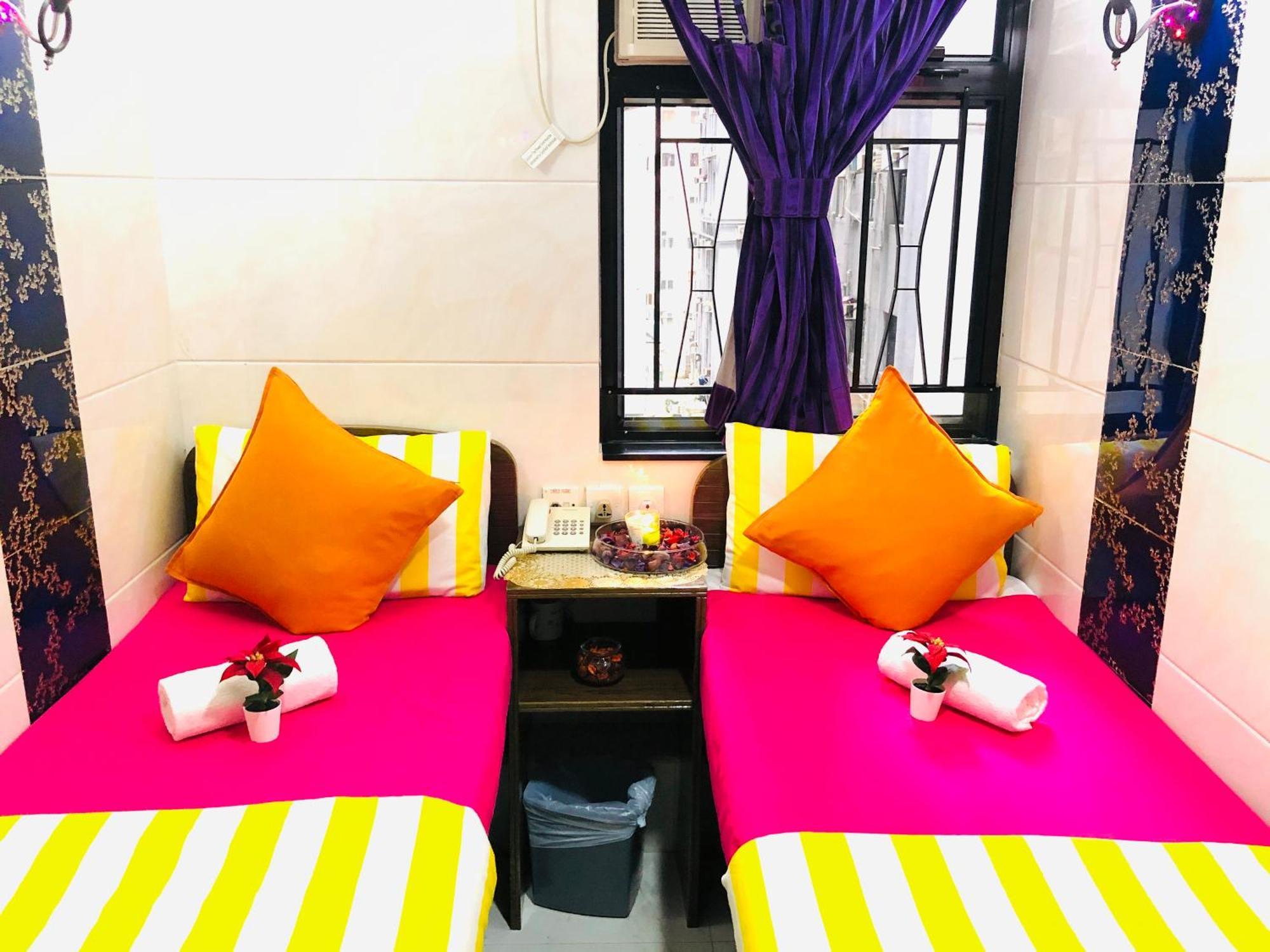 Single Bed 4-Bed Mixed Dormitory Room