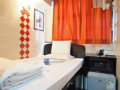 Deluxe Double Room Shower