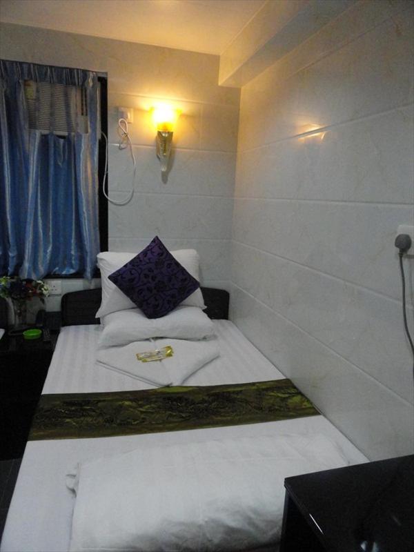 Deluxe Double Room Shower