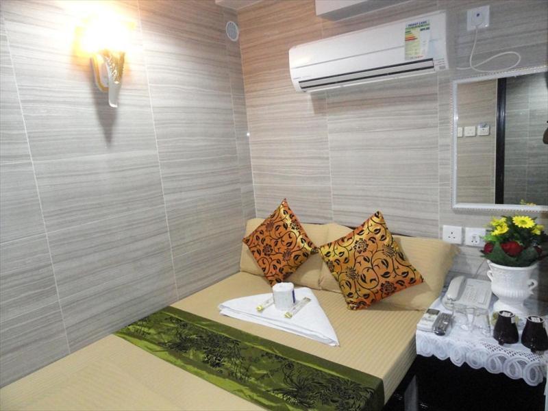 Deluxe Double Room Shower