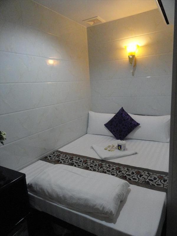 Deluxe Double Room Shower
