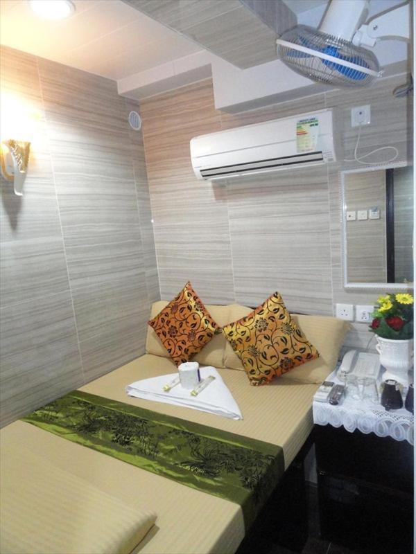 Deluxe Double Room Shower
