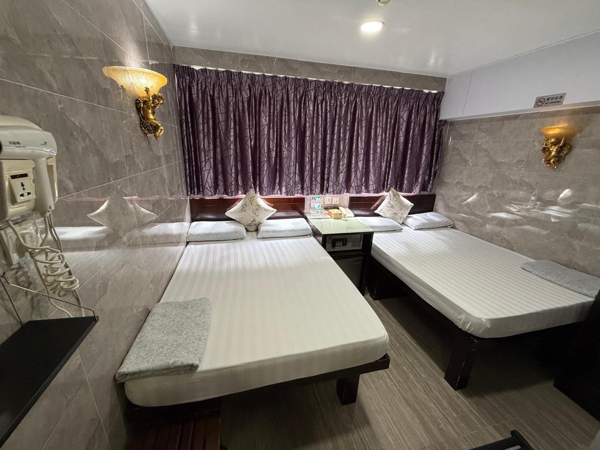 Deluxe Family Room