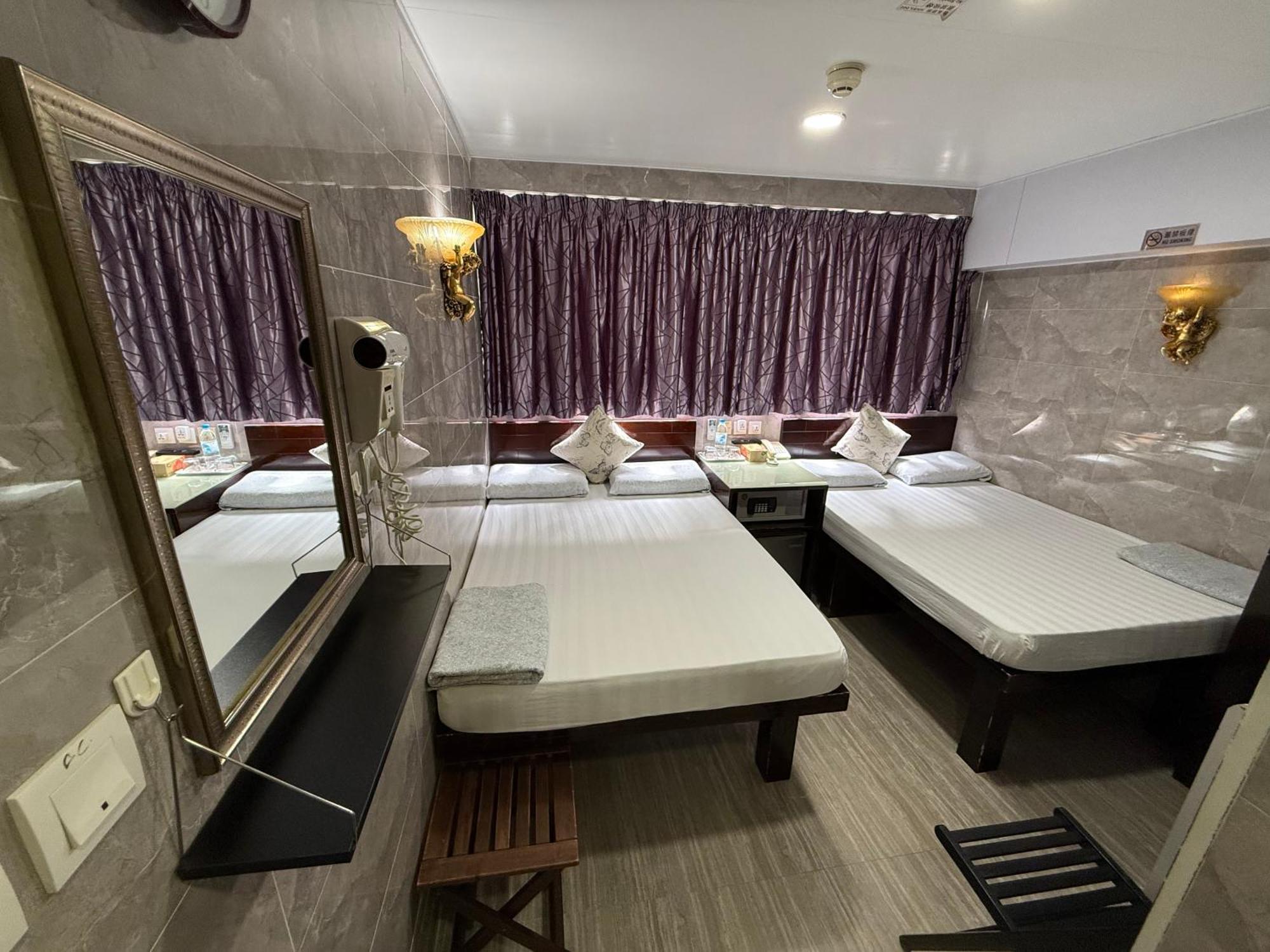 Deluxe Family Room