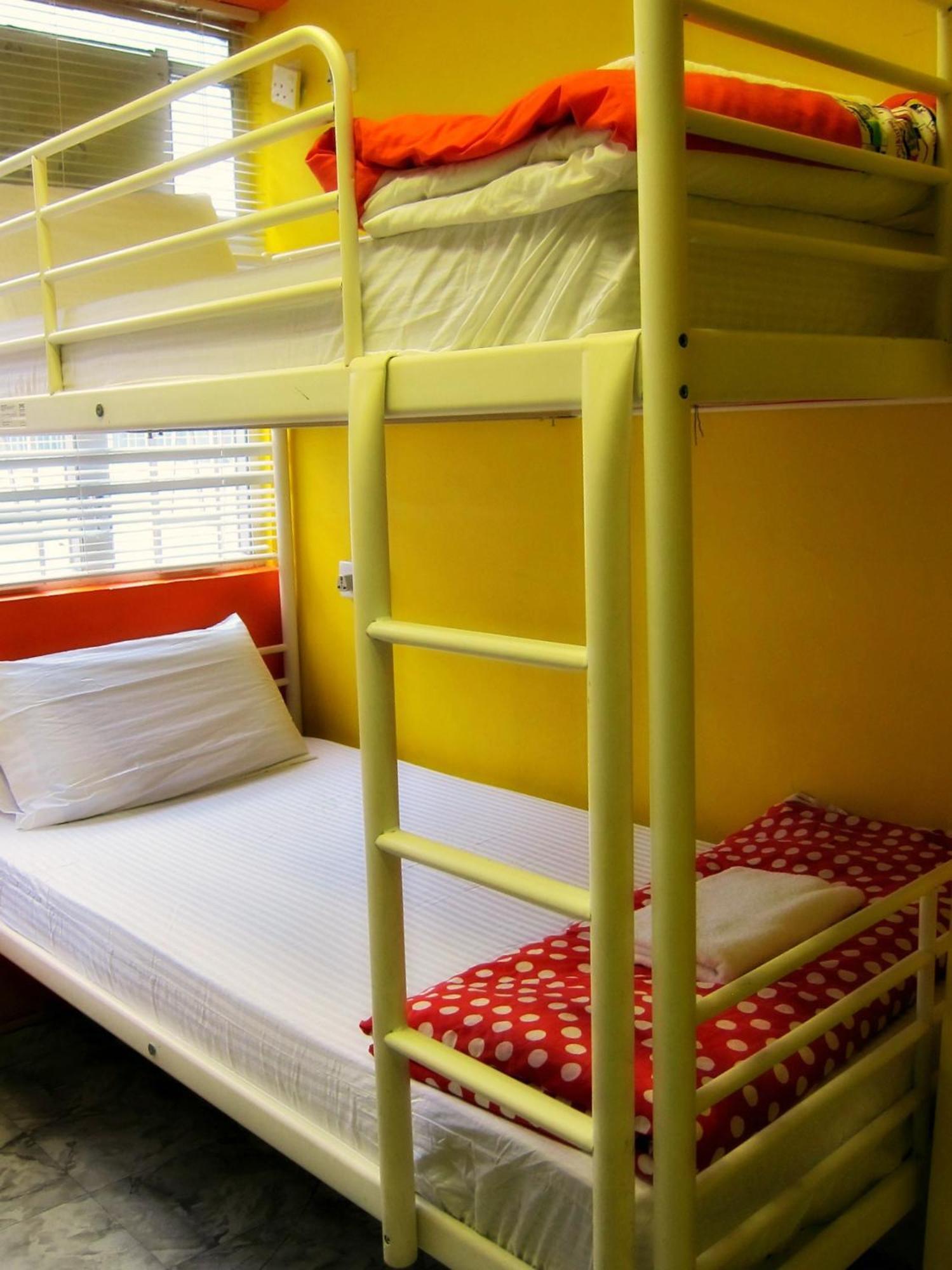 Single Bed 4-Bed Mixed Dormitory Room