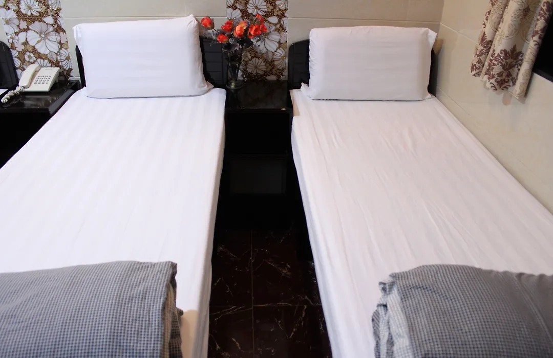 Russian Hostel-1