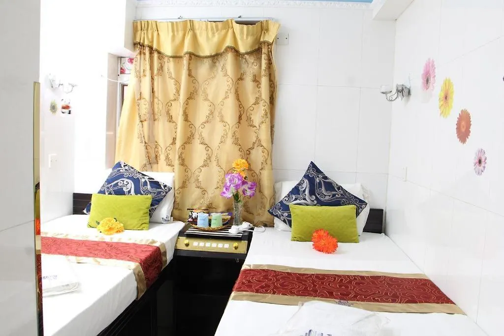 Pay-Less Guesthouse-1